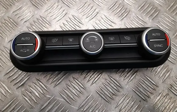 Alfa Romeo Giulia Climate control unit 01561390660