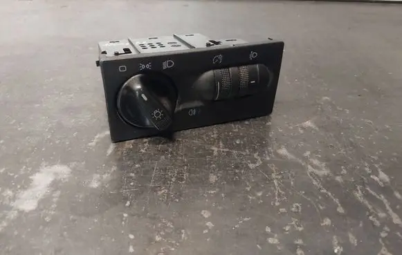 Volkswagen Golf III Light switch 1H6941531N