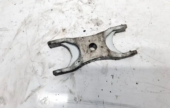 Volkswagen PASSAT B7 Fuel Injector clamp holder 03L216A
