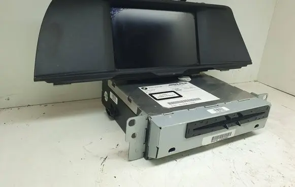 Radio/CD/DVD/GPS head unit