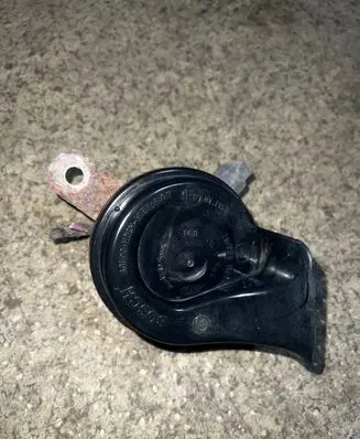 BMW 5 E39 Horn signal 703881157