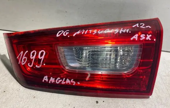 Mitsubishi ASX Tailgate rear/tail lights P9373