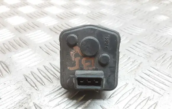 Volkswagen PASSAT B5 Headlight level adjustment motor 00728201