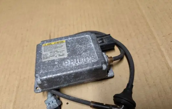 Chrysler 300 - 300C Headlight ballast module Xenon 928525729400 10010789