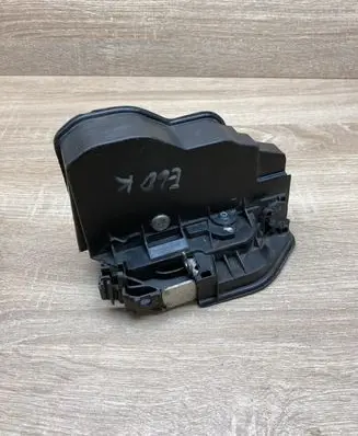 BMW 5 E60 E61 Front door lock 7167073