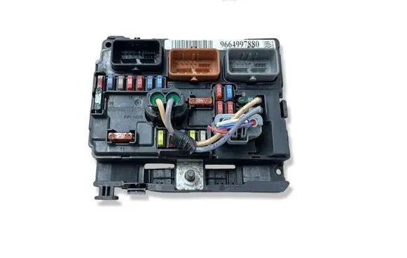 Peugeot 207 Fuse module 9664997880
