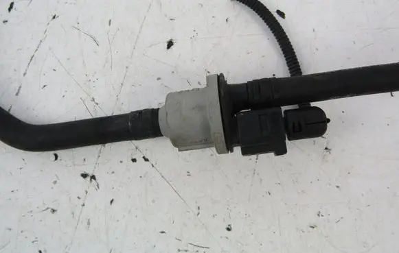 Volkswagen Golf IV Valve vacuum 