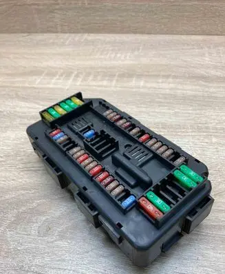 BMW 4 F32 F33 Fuse module 9389068 938906801