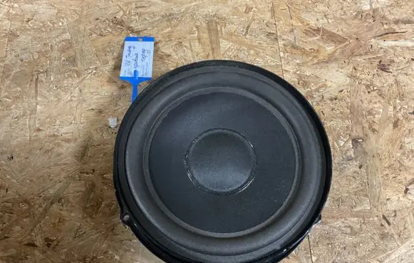 Volkswagen Touareg I Front door speaker 1F0035411G