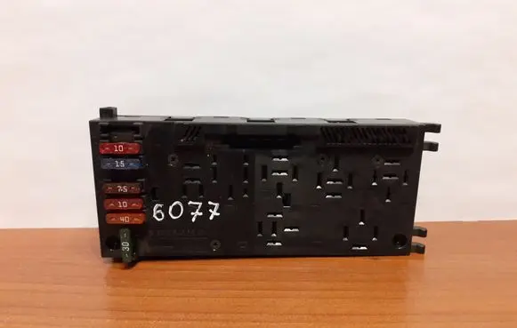 Mercedes-Benz E W210 Fuse box set 6077 0025451901