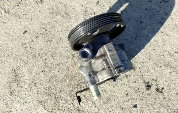 Mitsubishi Space Star Power steering pump 26083376RV 8200071050