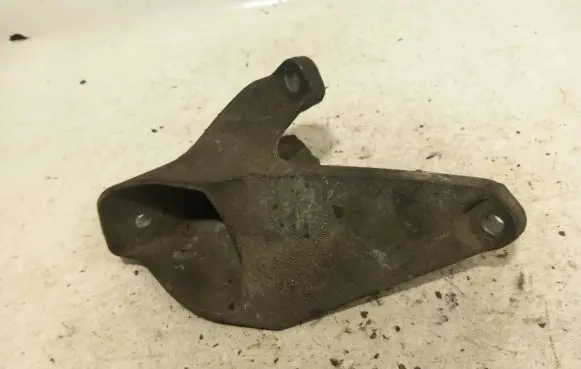 Audi A6 S6 C6 4F Engine mounting bracket 4F0199307N