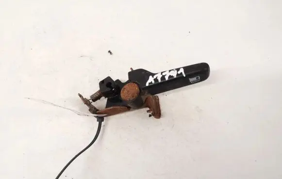 Nissan Primera Fuel tank opening switch 
