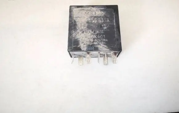 Volkswagen PASSAT B5 Other relay 4b0955531a