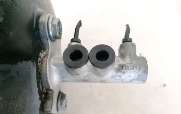 Audi A4 S4 B5 8D Master brake cylinder 8d0612105f