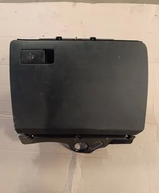 Volkswagen PASSAT B7 Glove box