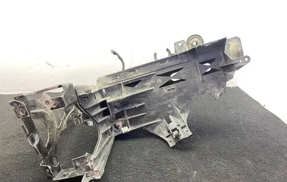 Headlight/headlamp mounting bracket