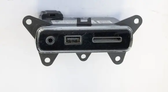 Jeep Grand Cherokee USB socket connector 68258696AA P68258696AA