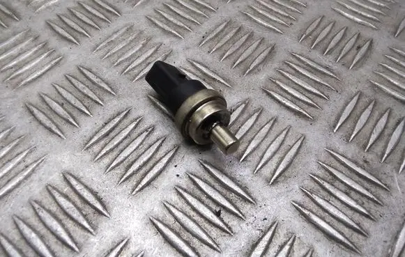 Volkswagen PASSAT B6 Coolant temperature sensor 