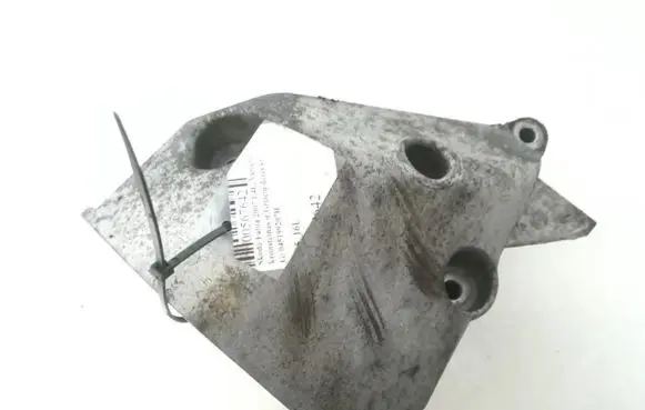 Skoda Fabia Mk1 (6Y) Engine mounting bracket 045199207H