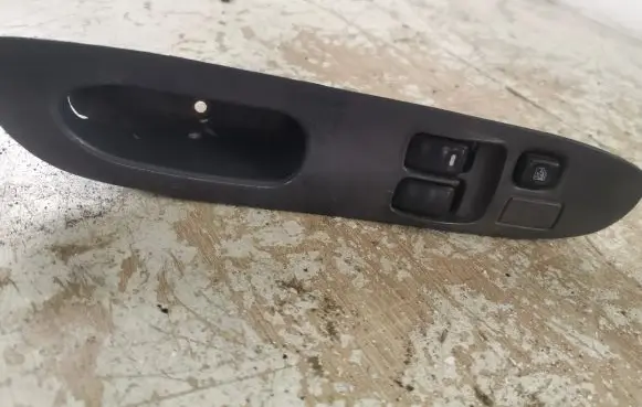 Mitsubishi Colt Electric window control switch