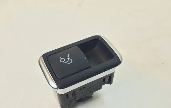 Mercedes-Benz C W204 Tailgate opening switch A2129059200 10075079 10023292