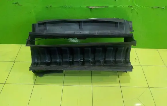 Land Rover Range Rover Sport L320 Intercooler air channel guide 13AB17 F575A406C1594221A6