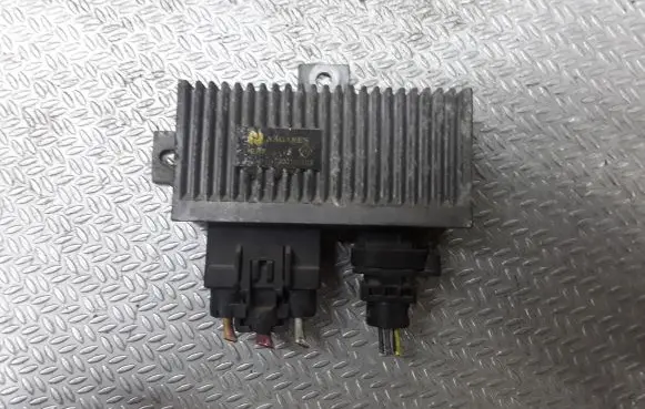 Renault Megane I Glow plug pre-heat relay 7700100703