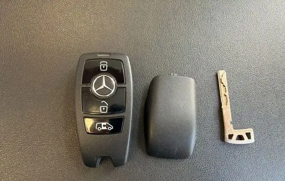 Mercedes-Benz Sprinter W907 W910 Ignition key/card A9079057808 A9079057808Q01 A9079057808Q01-