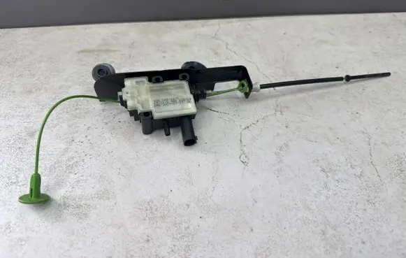 BMW 5 E60 E61 Fuel tank cap lock motor 406204425