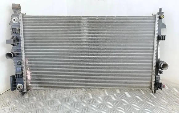 Opel Insignia A Coolant radiator 13241724