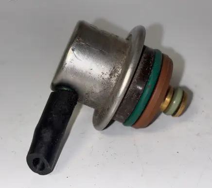 Audi A4 S4 B5 8D Fuel pressure sensor 0280160575 078133534C