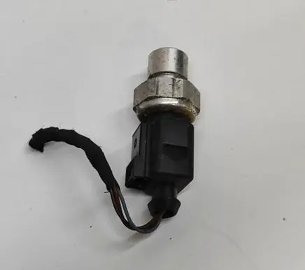Volkswagen PASSAT B8 Air conditioning (A/C) pressure sensor 5Q0959126A