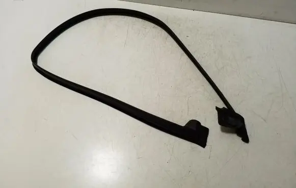 Land Rover Evoque I Rubber seal tailgate window/glass 