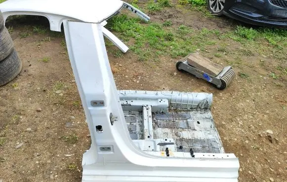 Peugeot 208 II Pillar (middle) 
