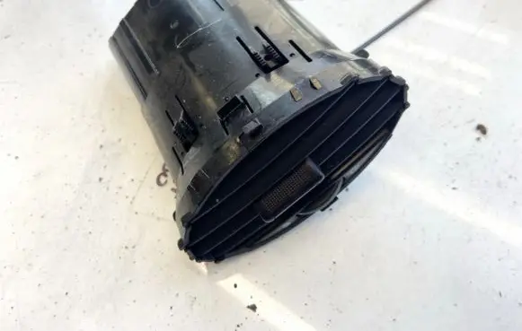 Ford Focus Dash center air vent grill 4m51a014l21ad 4m51-a014l21-ad