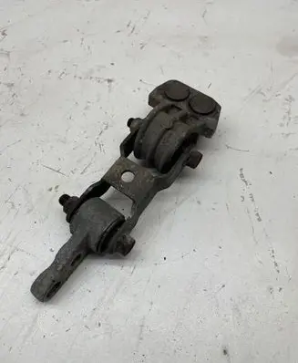 Volvo S60 Engine mount bracket 9445335