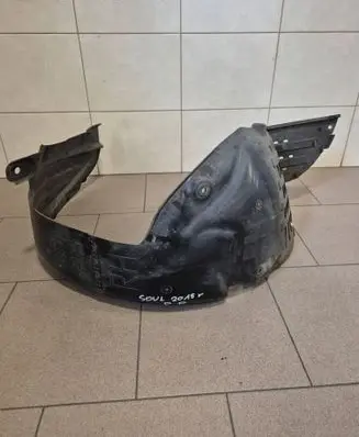 Front wheel arch liner splash guards