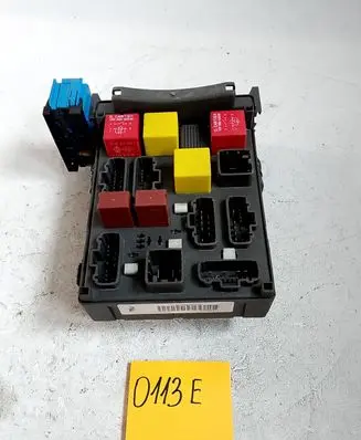 Renault Megane II Fuse module 8200004201E