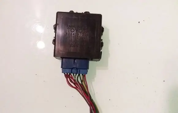 Toyota Previa (XR30, XR40) II Day light relay 8264242050 0617004240