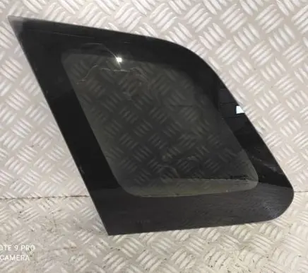 Suzuki Vitara (LY) Rear side window 