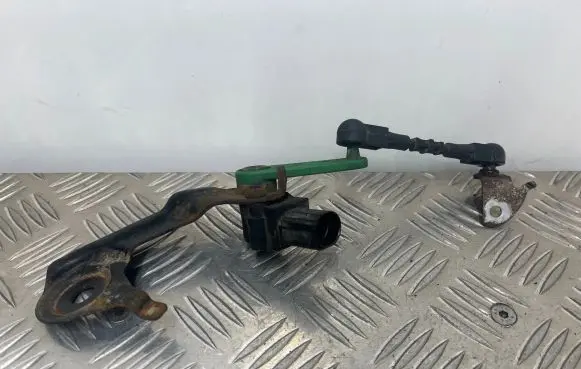 Headlight/headlamp level sensor