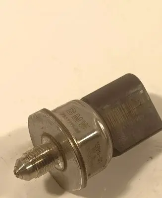 BMW 3 E90 E91 Fuel pressure sensor 753731905