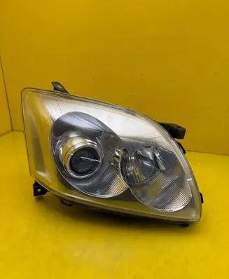 Toyota Avensis T250 Headlight/headlamp 
