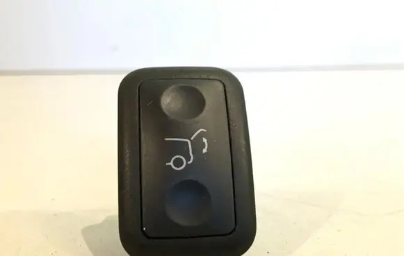 Mercedes-Benz C W204 Tailgate/boot open switch button A2048707151