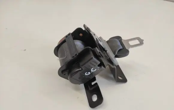 Middle seatbelt (rear)