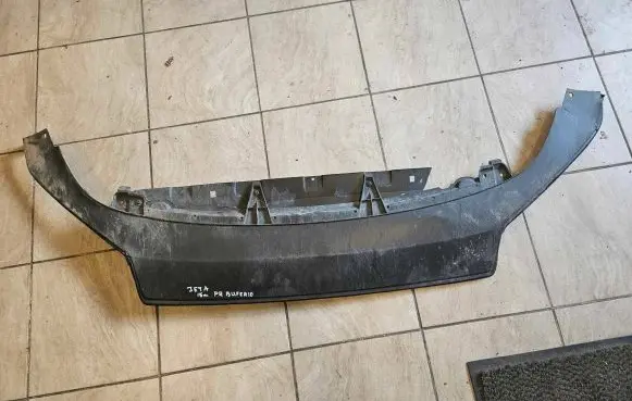 Front bumper lip