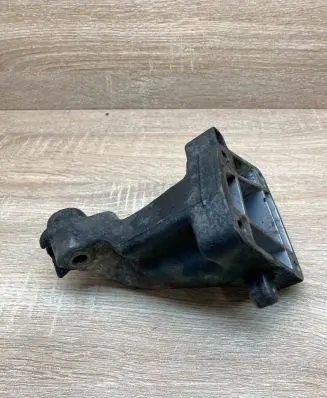 Mercedes-Benz E W211 Engine mounting bracket A6422230104