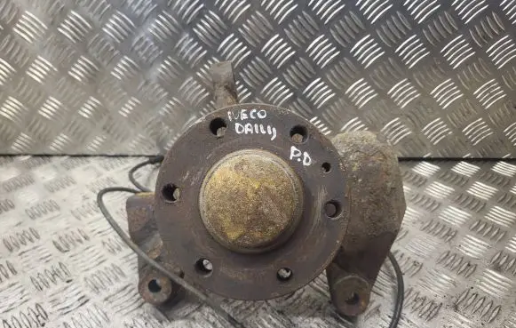 Iveco Daily 35.8 - 9 Front wheel hub