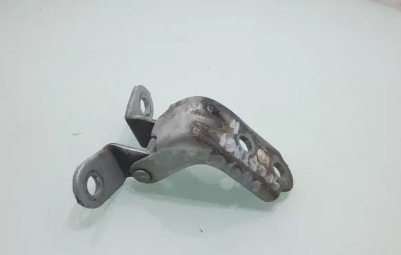 KIA Sportage Front door upper hinge